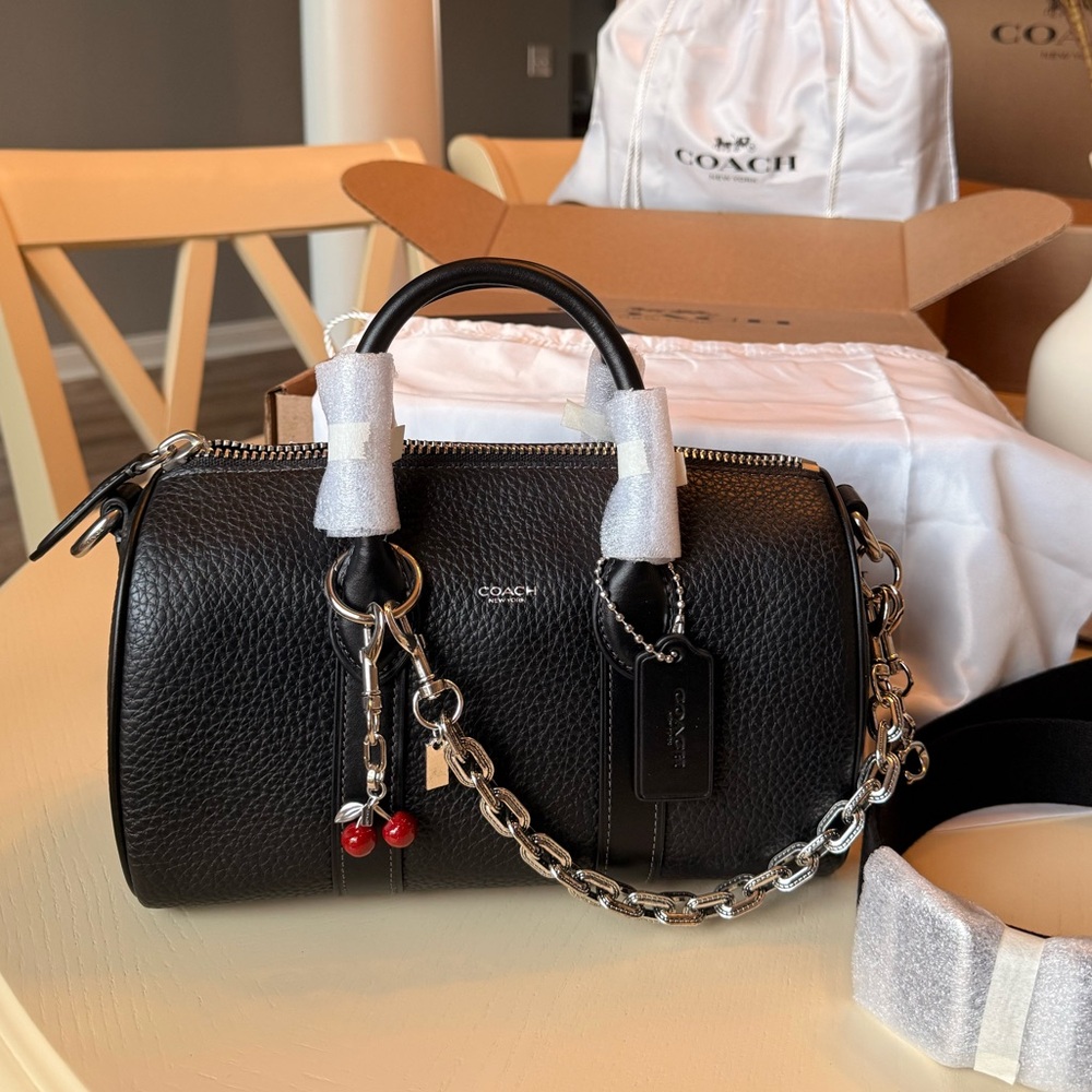 Coach Compass Bag 25 - Black NWT incl. 2 Coach Charms (plus non-brand chain)